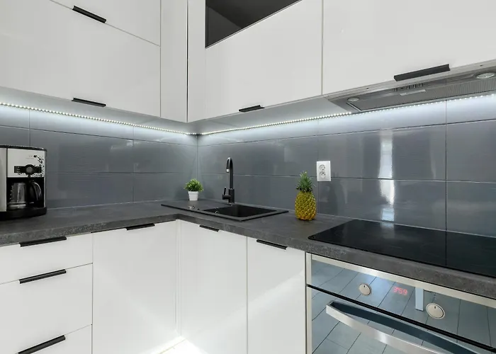 Апартаменти Exceptional In With Parking By Renters