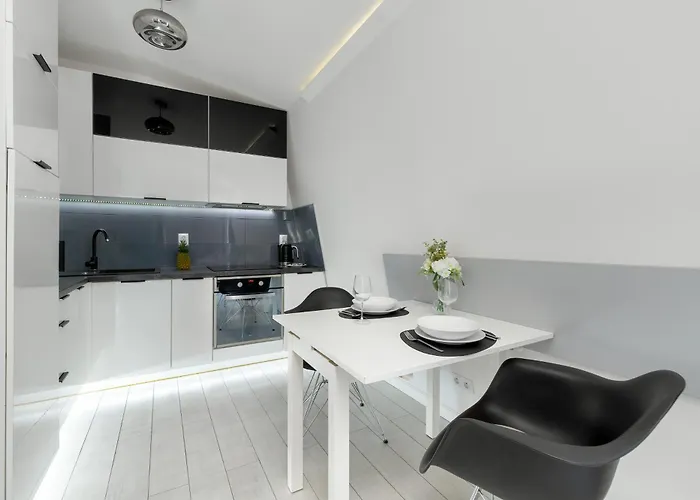 Апартаменти Exceptional In With Parking By Renters *