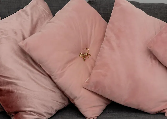 Апартаменти Exceptional In With Parking By Renters *