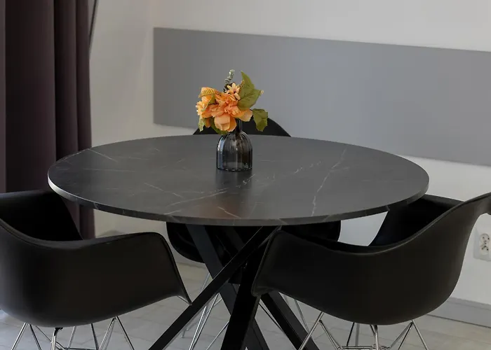 Апартаменти Exceptional In With Parking By Renters *