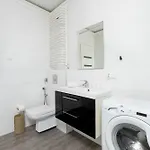 Exceptional In By Renters דירה